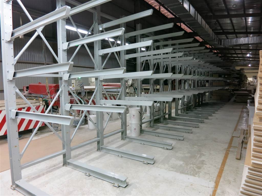 Kệ Cantilever